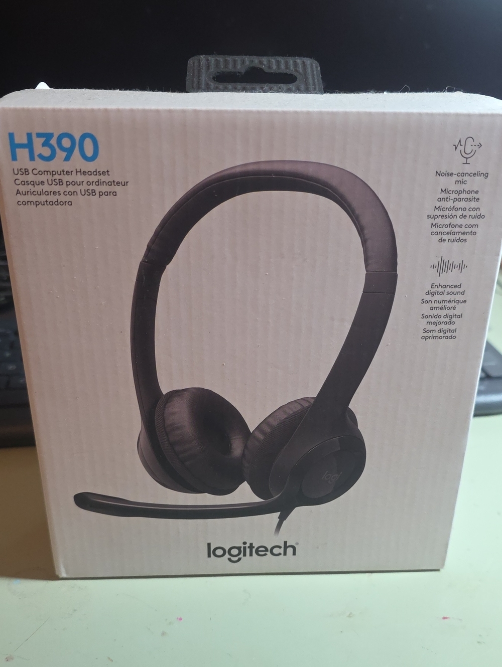 Logitech H390 USB Headset in Black